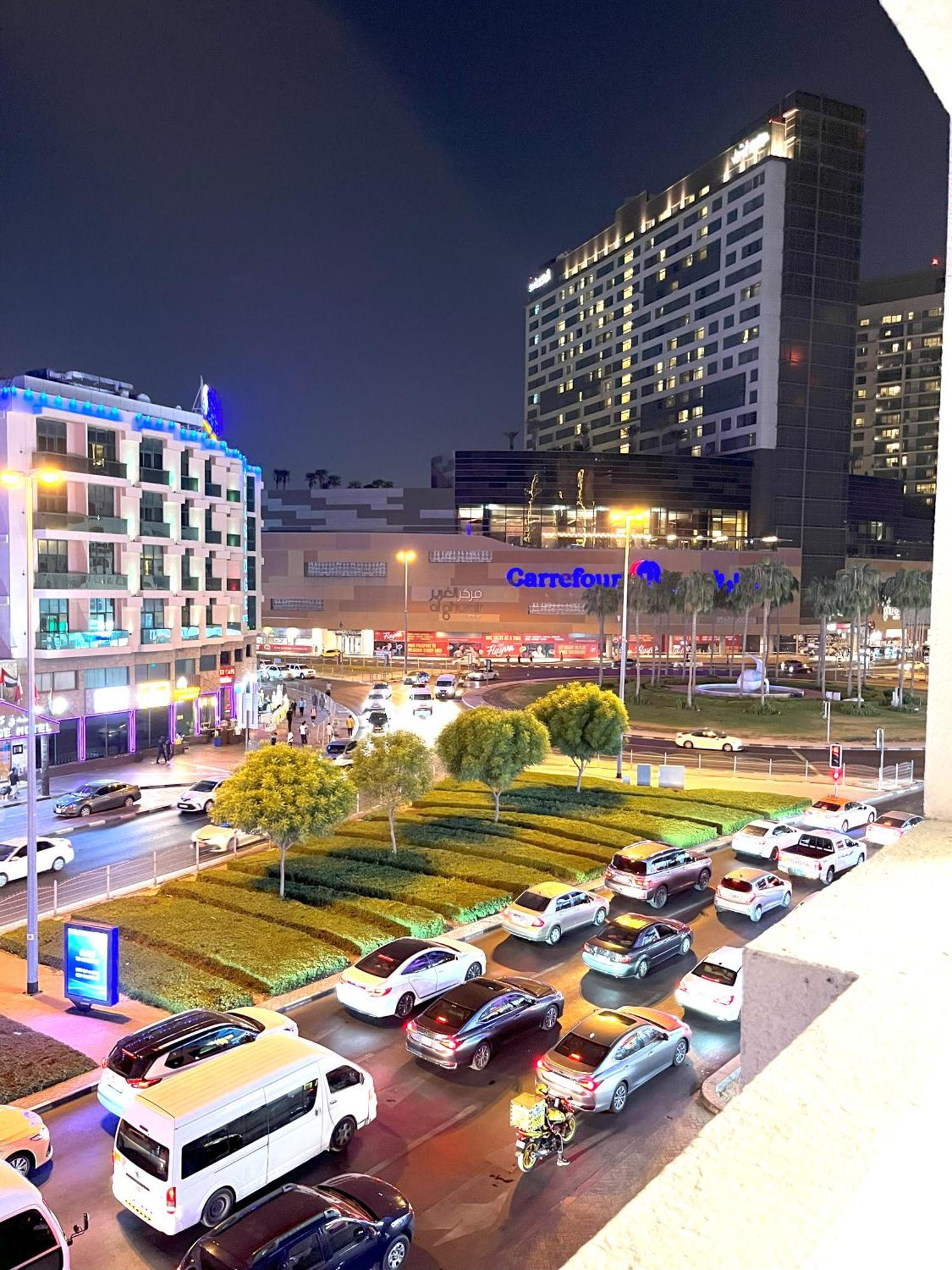 Yoko Luxury Hostel Dubai Exterior photo