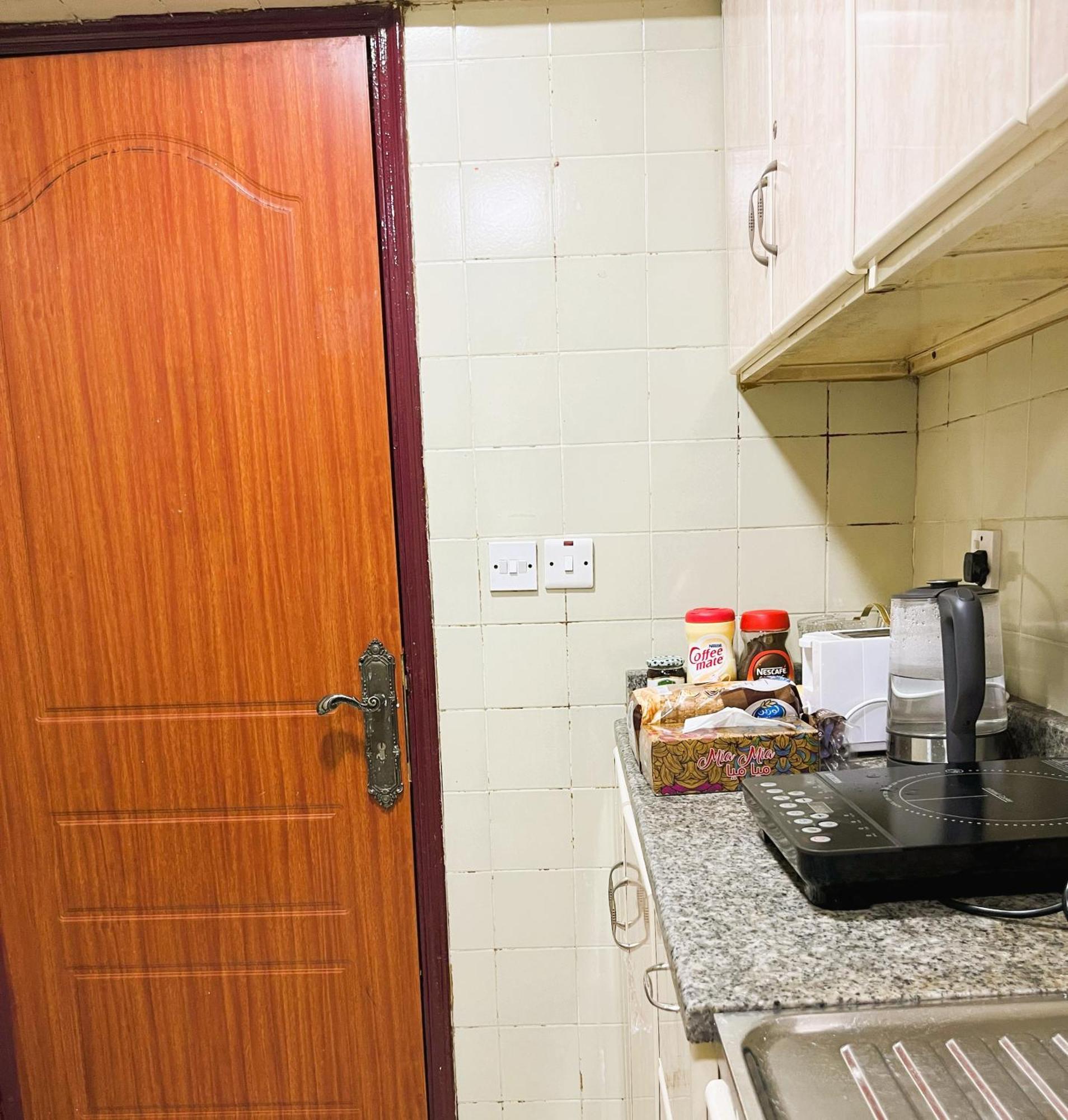 Yoko Luxury Hostel Dubai Exterior photo